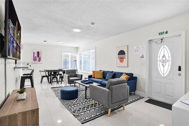 Photo - 6452 Custer St