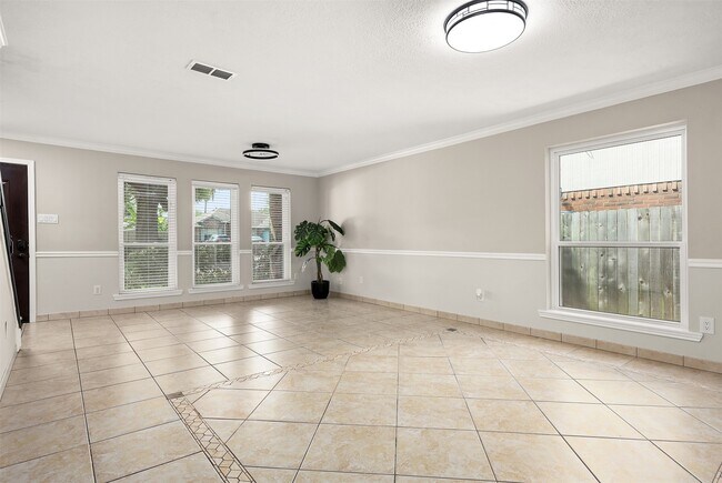602 Oak Briar Dr