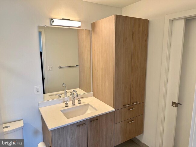 Photo - 515 N Washington St Unit 301