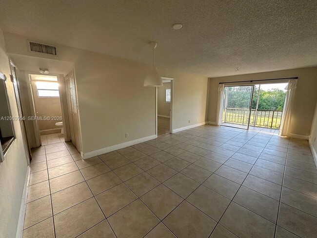 Photo - 961 NW 45th St Unidad 6