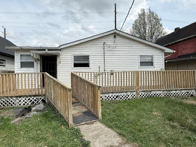 Photo - LARGE 4BR ONE LEVEL HOME WITH A GREAT FLOORPLAN.  TONS OF SPACE!