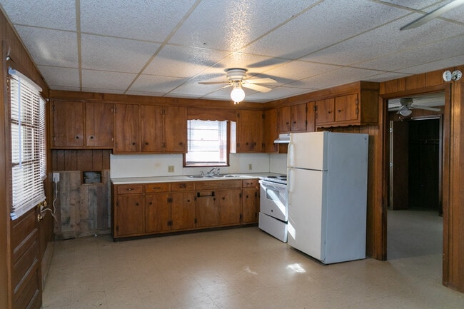 Photo - 512 Dogwood St NE