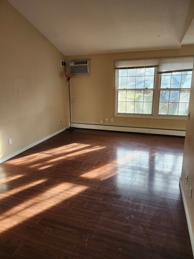 Photo - 825 Old Settlers Trail