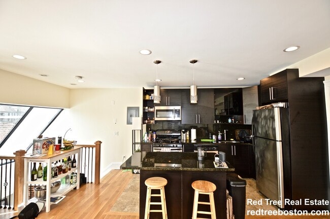 Photo - 1616 Beacon St Unit 3