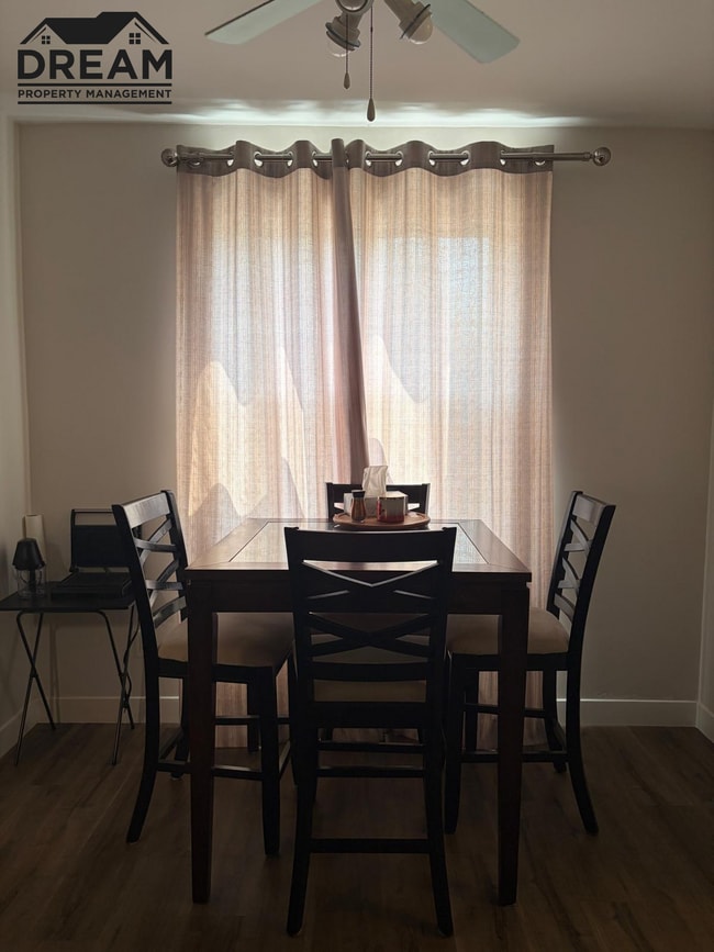 Photo - 834 Exmouth St