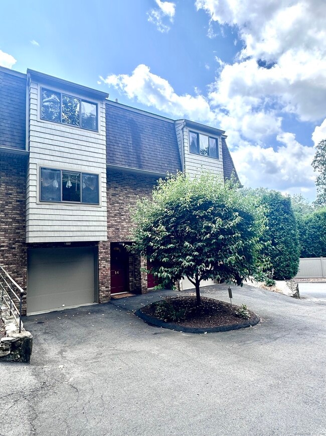 Building Photo - 130 Fillow St Unit 14 Rental