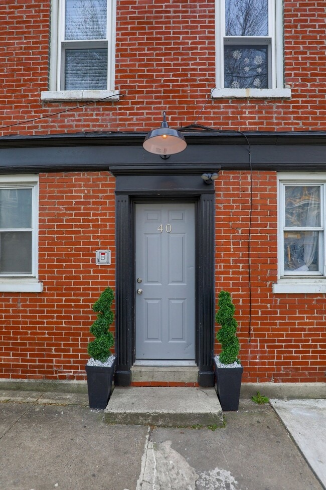 Building Photo - 40 W James St Unit 7
