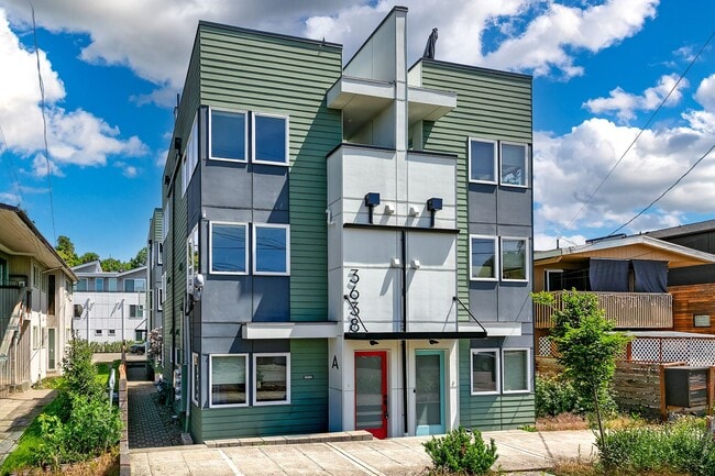 Building Photo - 3638 36th Ave S