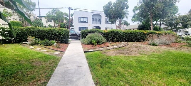 Photo - 1048 E 5th St