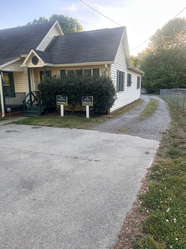 Photo - 547 N Oakland Ave