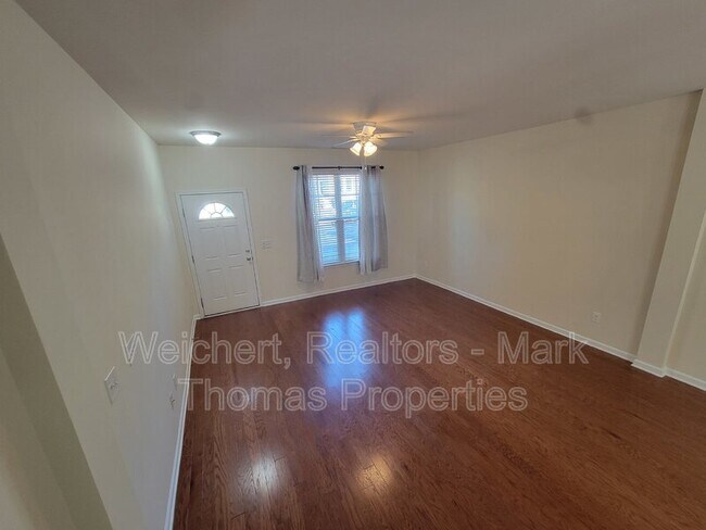 Photo - 100-251 Stratford Lakes Dr