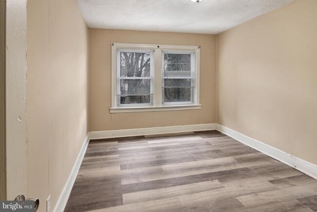 Photo - 204 W 35th St