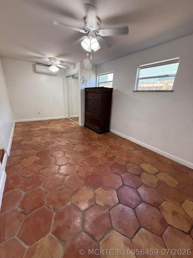 Photo - 51 SW 13th St