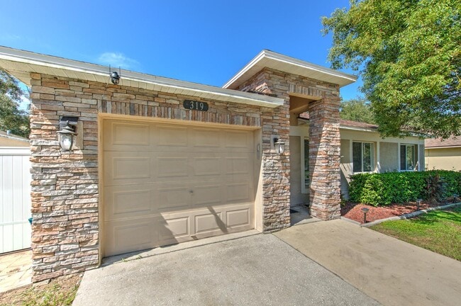 319 Abigail Rd