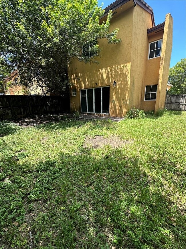 Photo - 855 SW 6th Ct