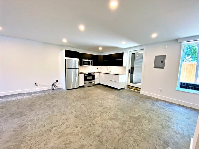Photo - 406 Sumner St Unit 1