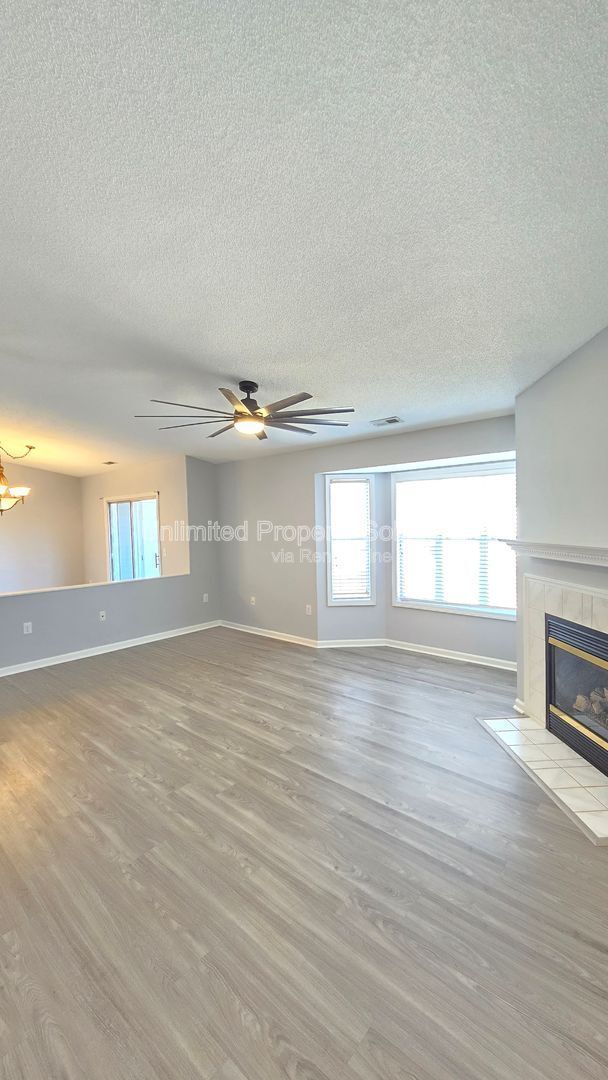 Photo - 4156 Breezewood Dr Unit 202
