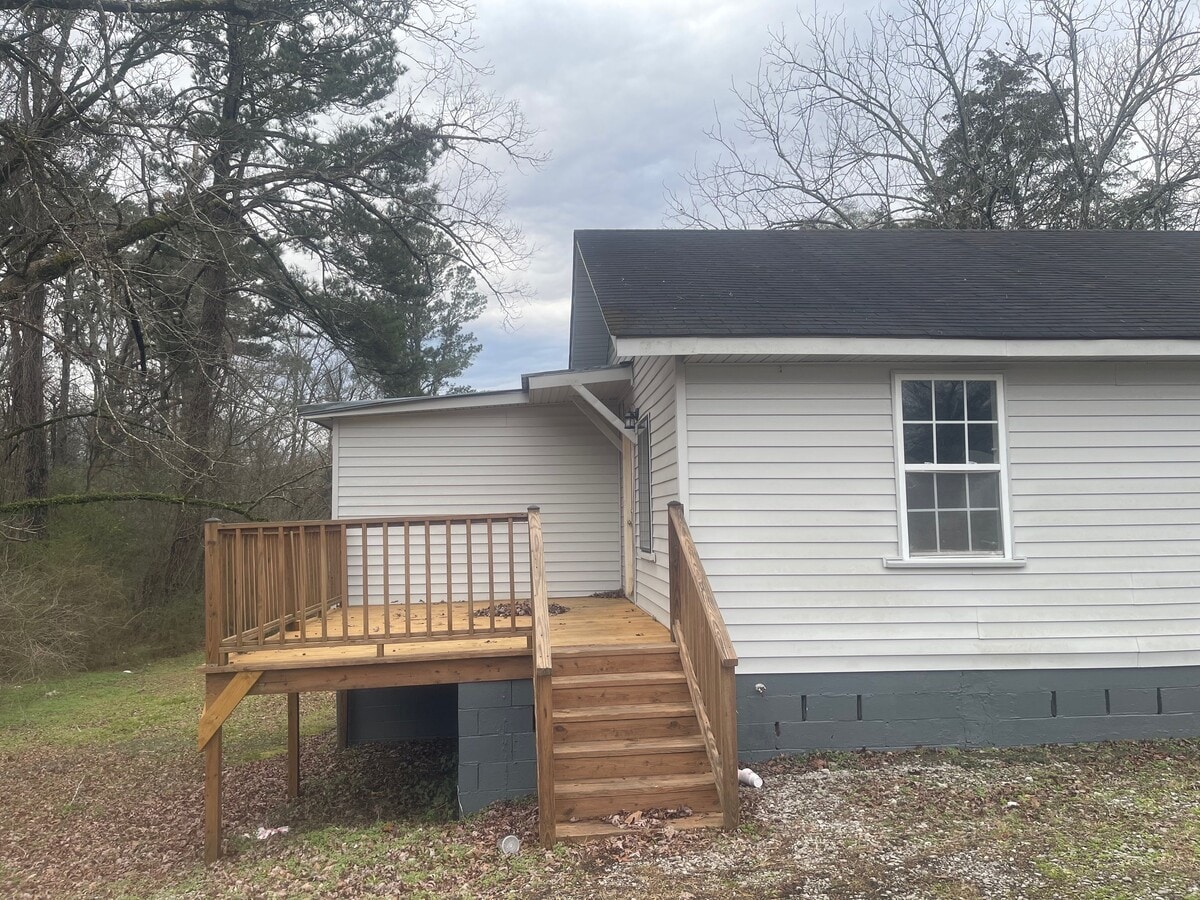 Photo - 809 Airport Rd S