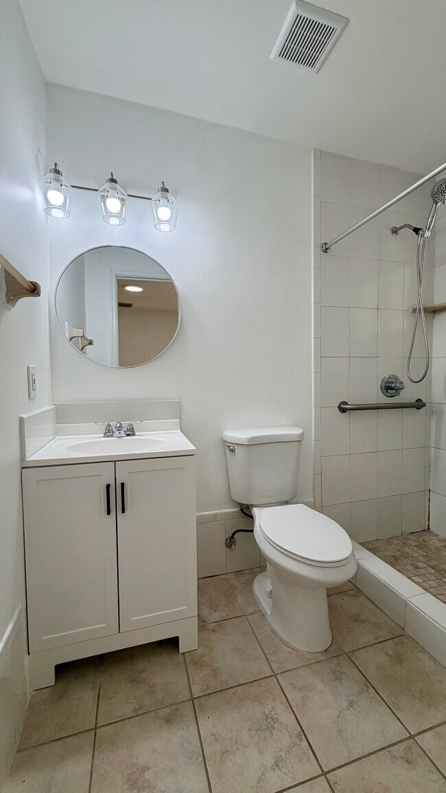 Photo - 2712 SW 118th Ct Unit 2 Bedroom