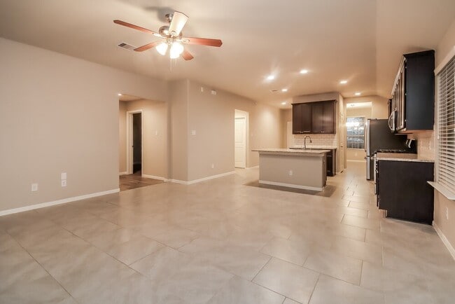 Photo - 407 Ashley Falls Ln