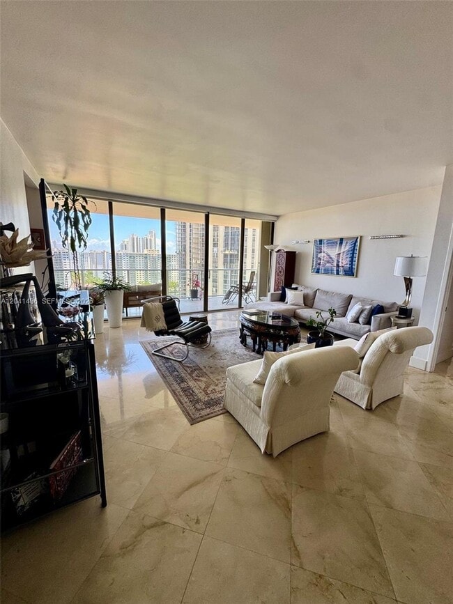 Photo - 19500 Turnberry Way Unidad 15F