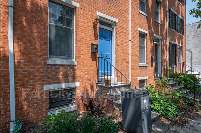 2110 E Fairmount Ave