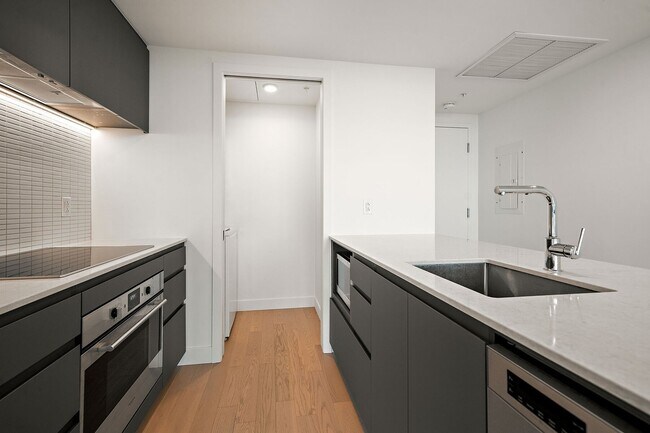 Photo - 1245 Rue de Bleury Unit 4302