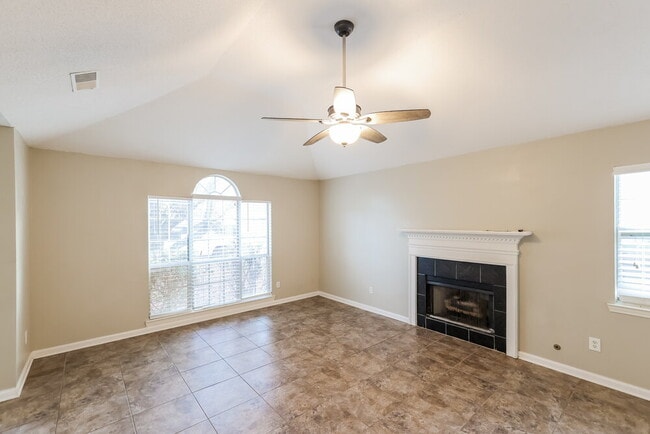 Photo - 126 Stonehaven Dr