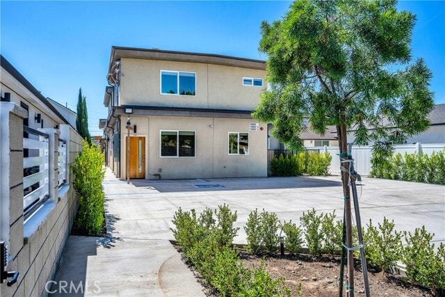 10882 Dora St