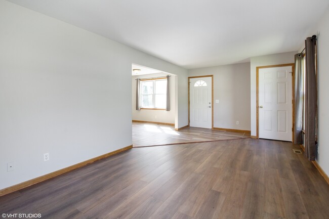 Photo - 230 Maple St