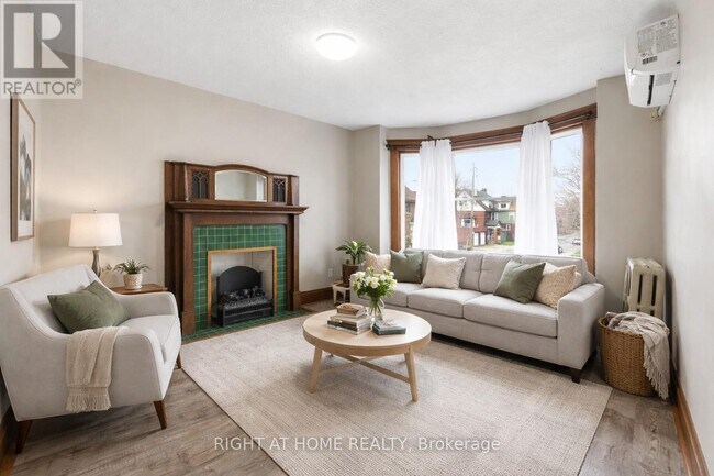 Photo - 65 Fairholt Rd S Unit 2