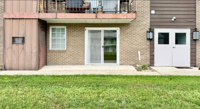 Building Photo - 12918 N Cresap St Unit Cresap Knolls Rental