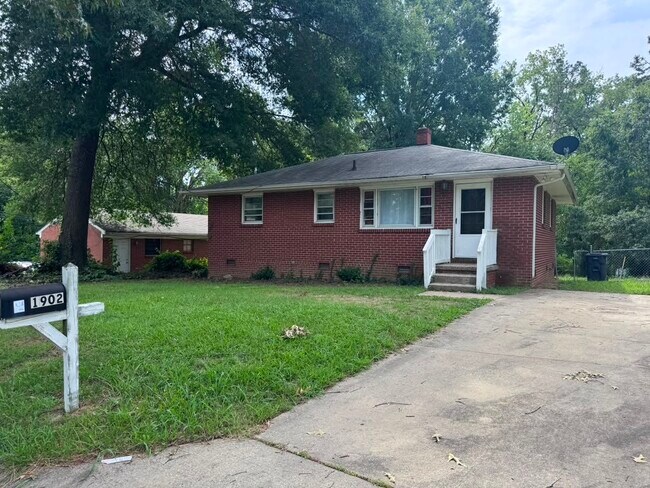 Photo - 1902 Ryan St