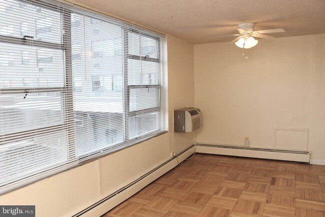 Photo - 1030 E Lancaster Ave Unit 111