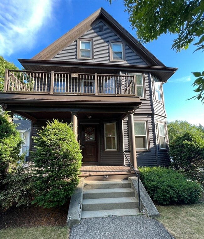 Building Photo - 263 Waverley St Unit 1