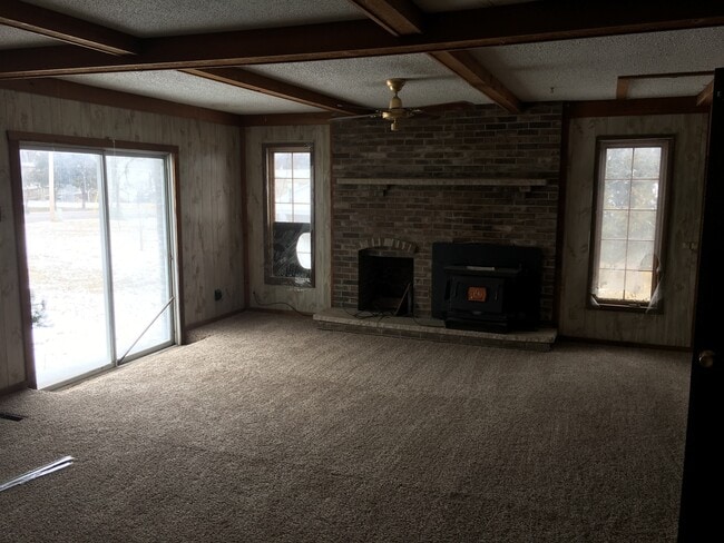 Photo - 5 Bedroom, 2.5 bath house with detached la...