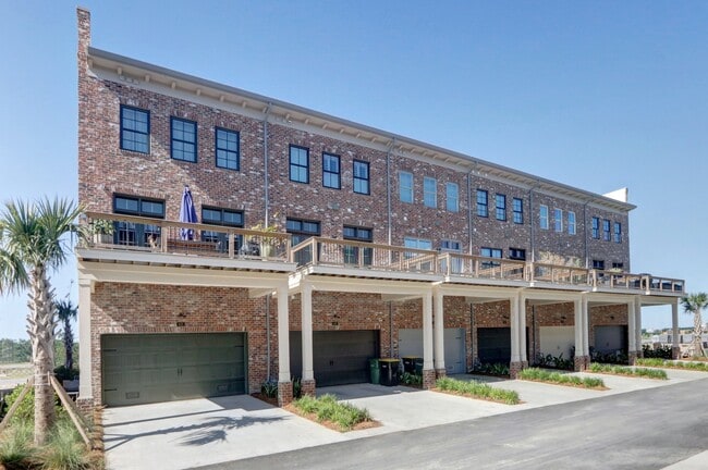Photo - 421 Port St