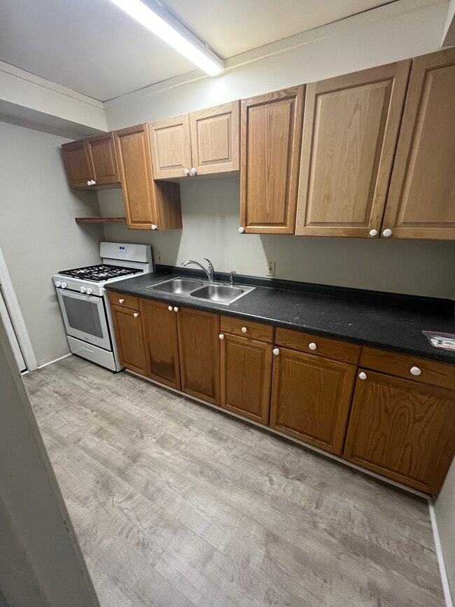 Photo - 38. W. University Street Unit B