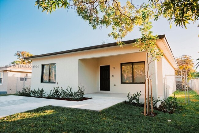 Photo - 820 Dr B J McCormick Ave