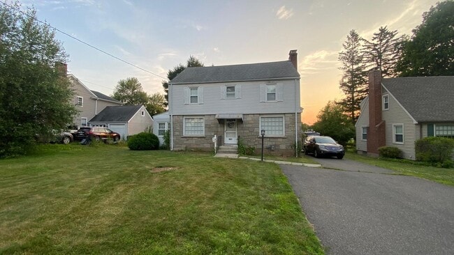 Photo - 1607 Main St