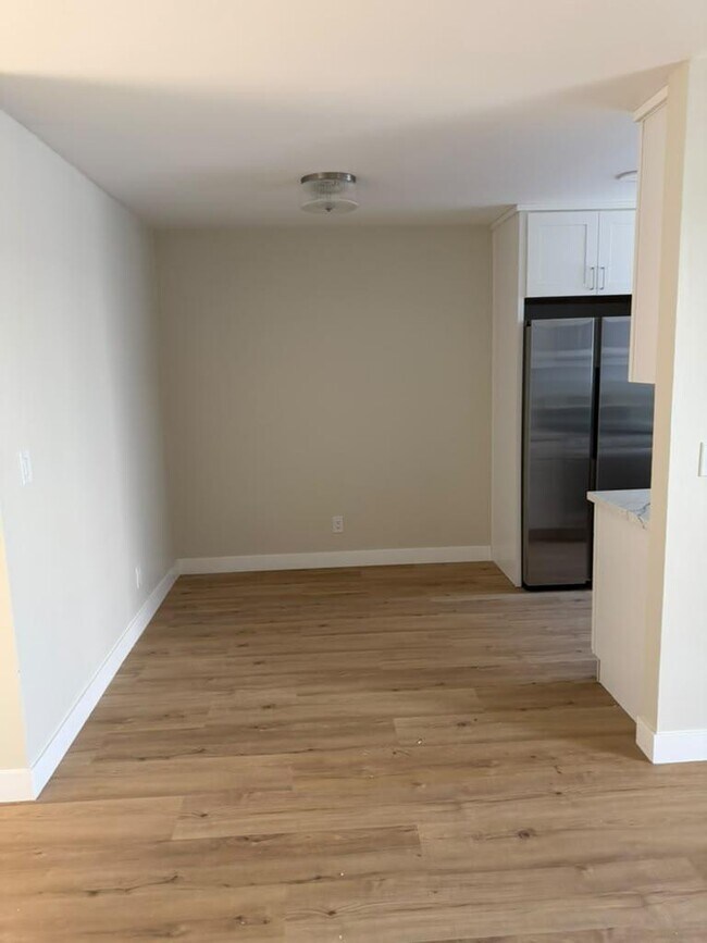 225 Dahlia Ave