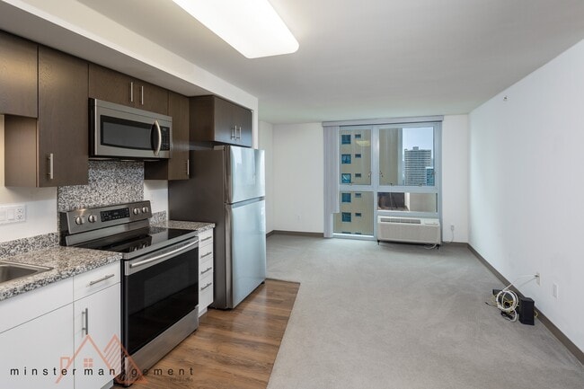 Photo - 988 Halekauwila St