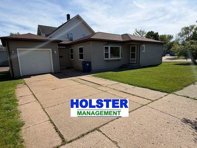 Building Photo - 2-Bedroom 1 Bath Ranch Style Home on Wausau's West Side