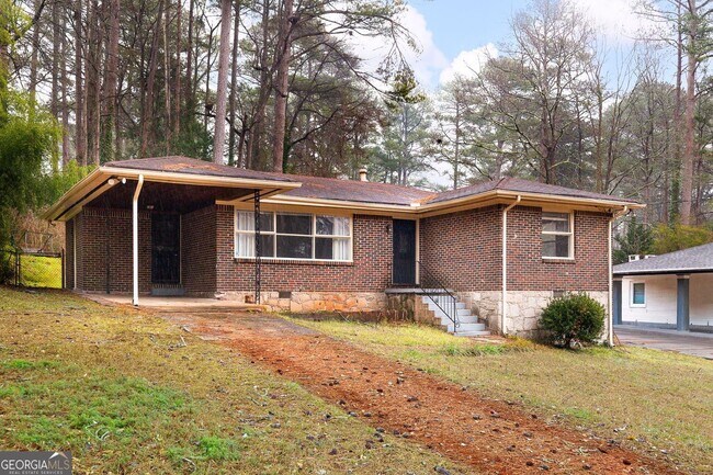 Building Photo - 3178 Pinehill Dr
