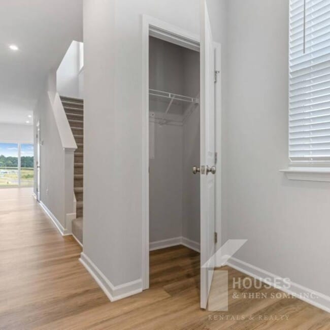 Photo - 100 Randwick Ln