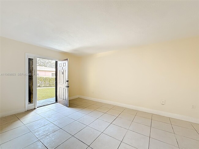 Photo - 2335 NE 172nd St Unit 3