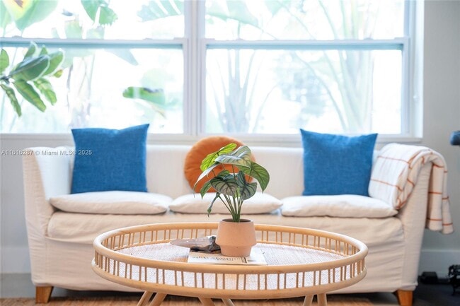 Photo - 968 NE 80th St