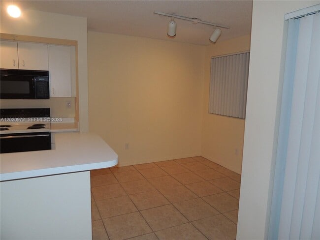 Photo - 2600 S University Dr Unidad 103