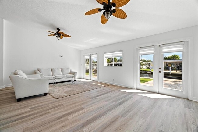 Photo - 947 Nautilus Is