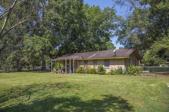 Photo - 408 Curve Dr